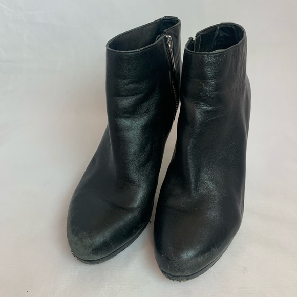 Michael Kors Black Leather Heels Women's 7.5. GG - Picture 2 of 8